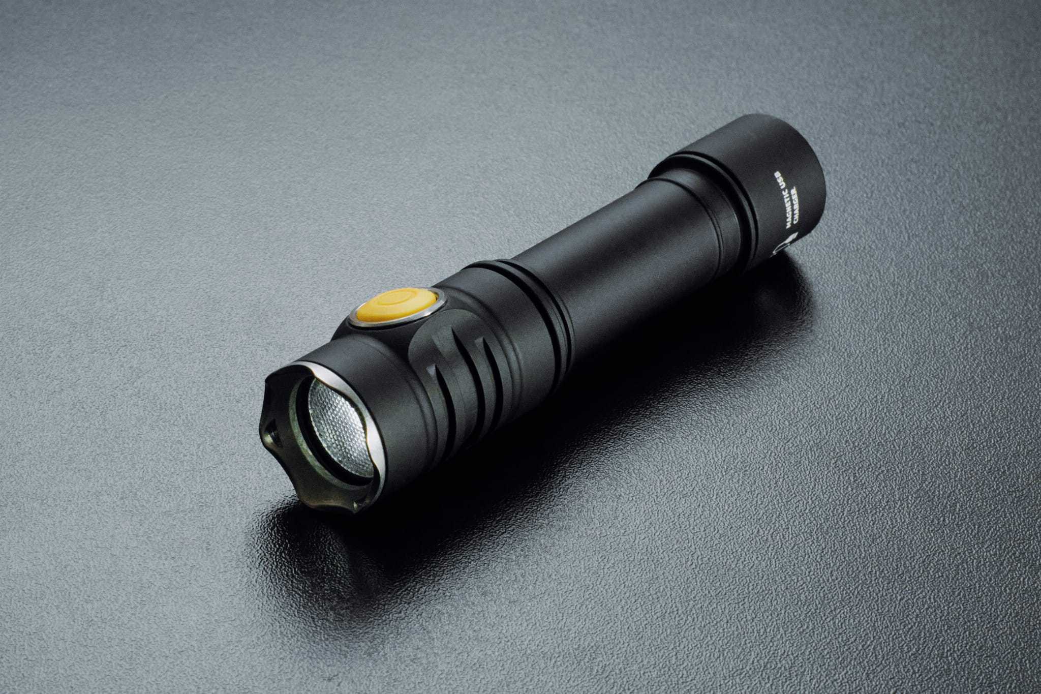 Latarka EDC Armytek Prime C2 Pro v4 - white
