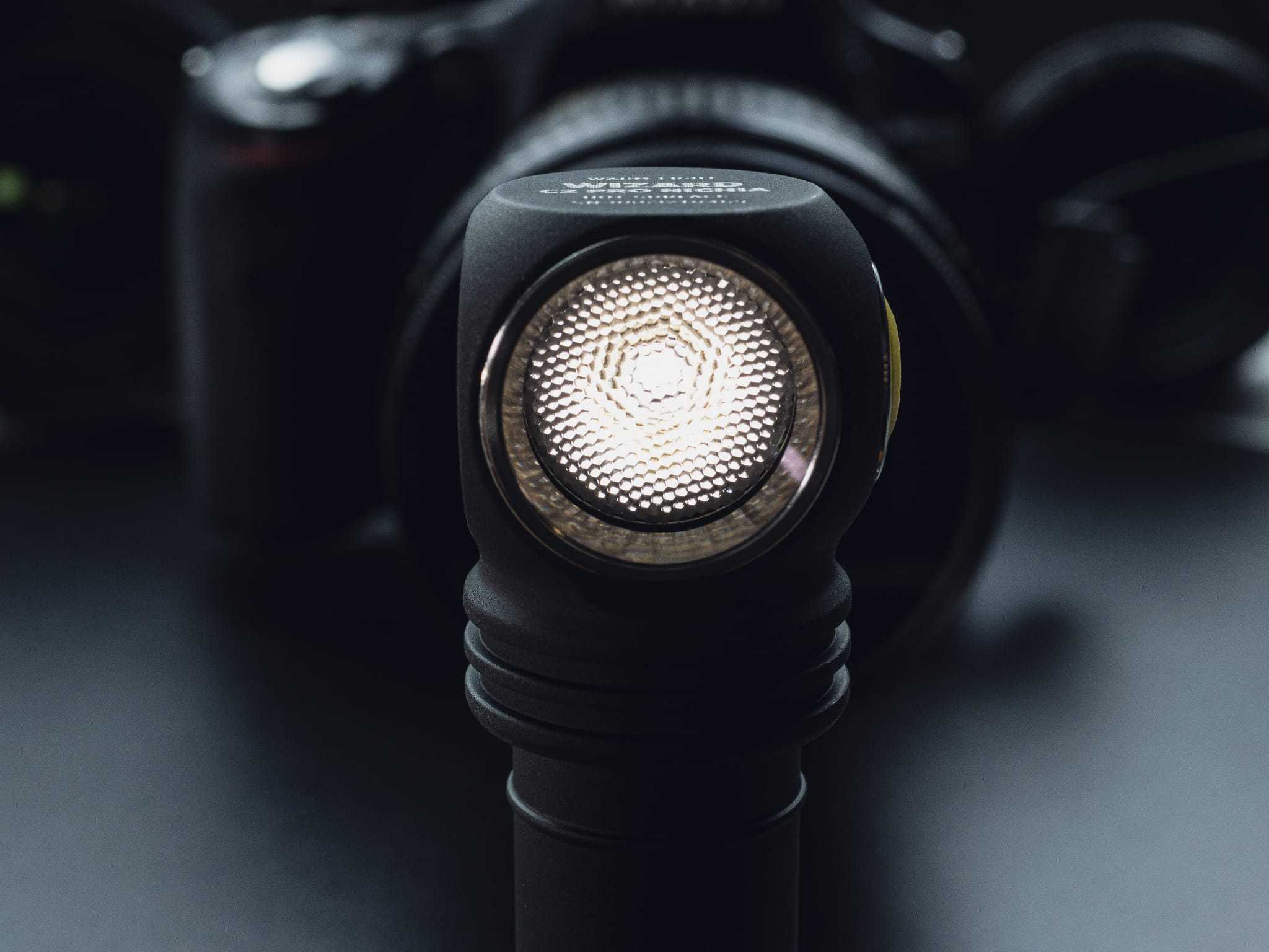 Latarka czołowa Armytek Wizard C2 Pro NICHIA USB - warm
